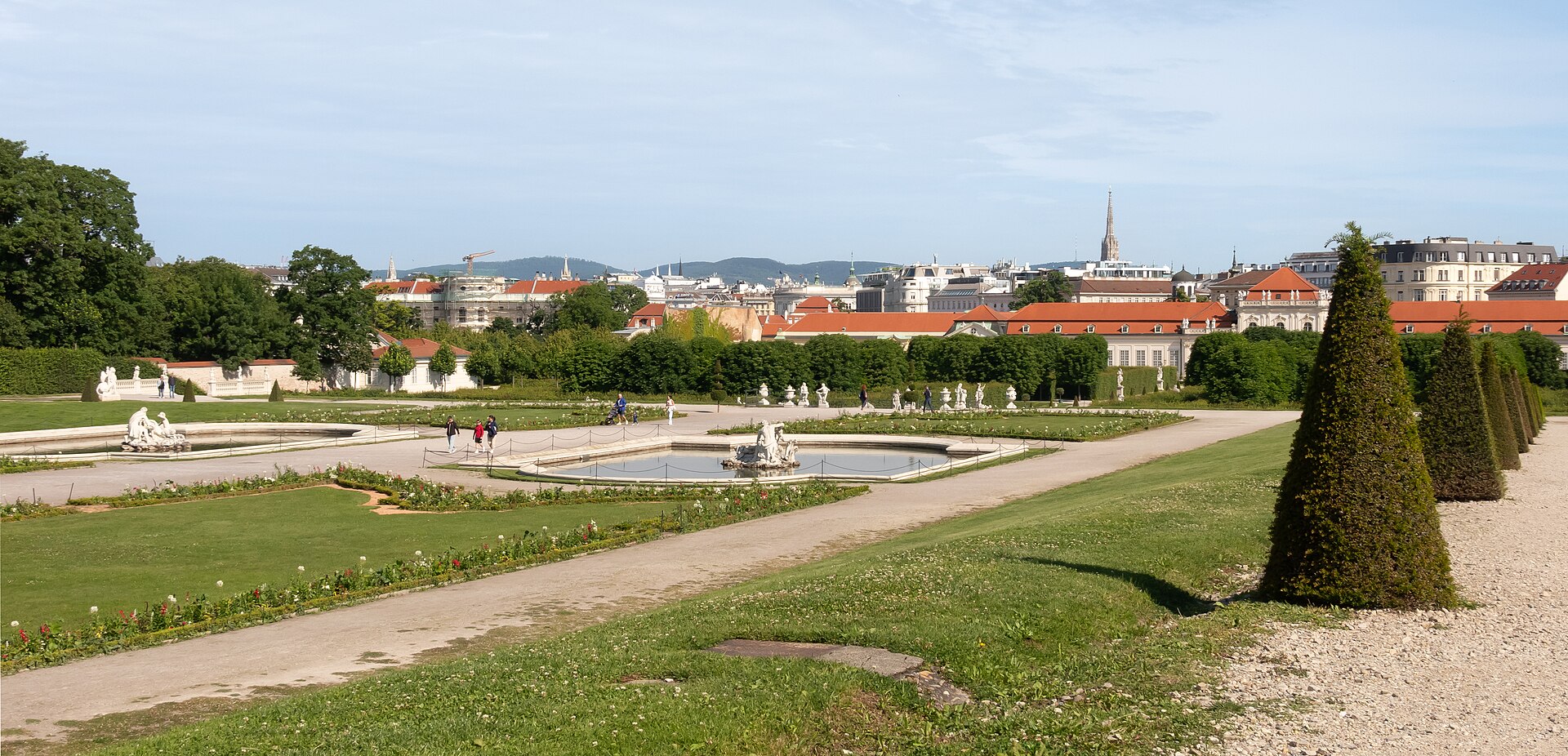 Upper Belvedere palace with reflecting pool and gardens, Vienna — photo guide by Best Alex Shots