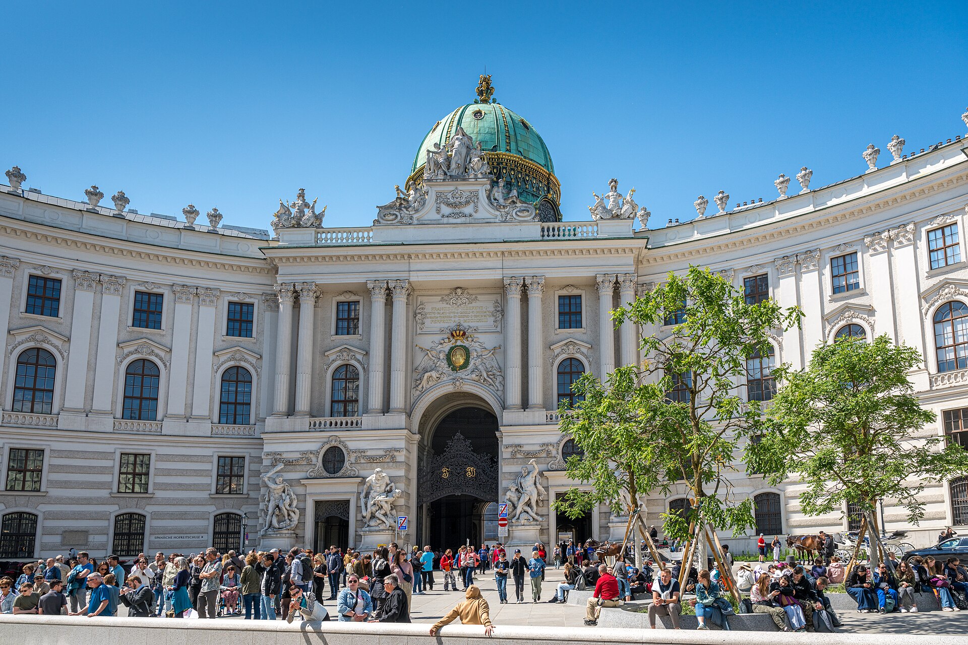 Hofburg Michaelertor and dome at sunrise, Vienna — photo guide by Best Alex Shots