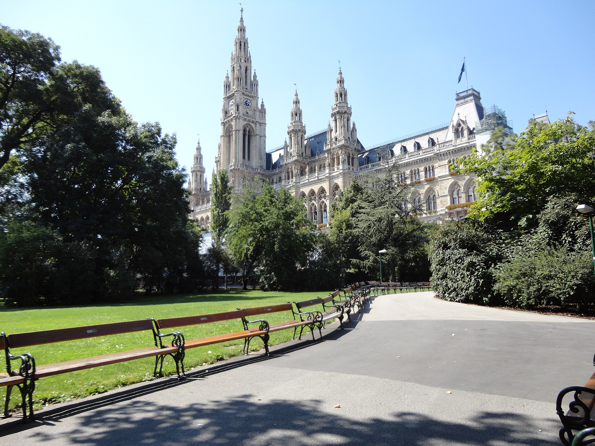 Rathauspark with neogothic Vienna Rathaus framed by plane trees at blue hour, 1st district — photo guide by Best Alex Shots