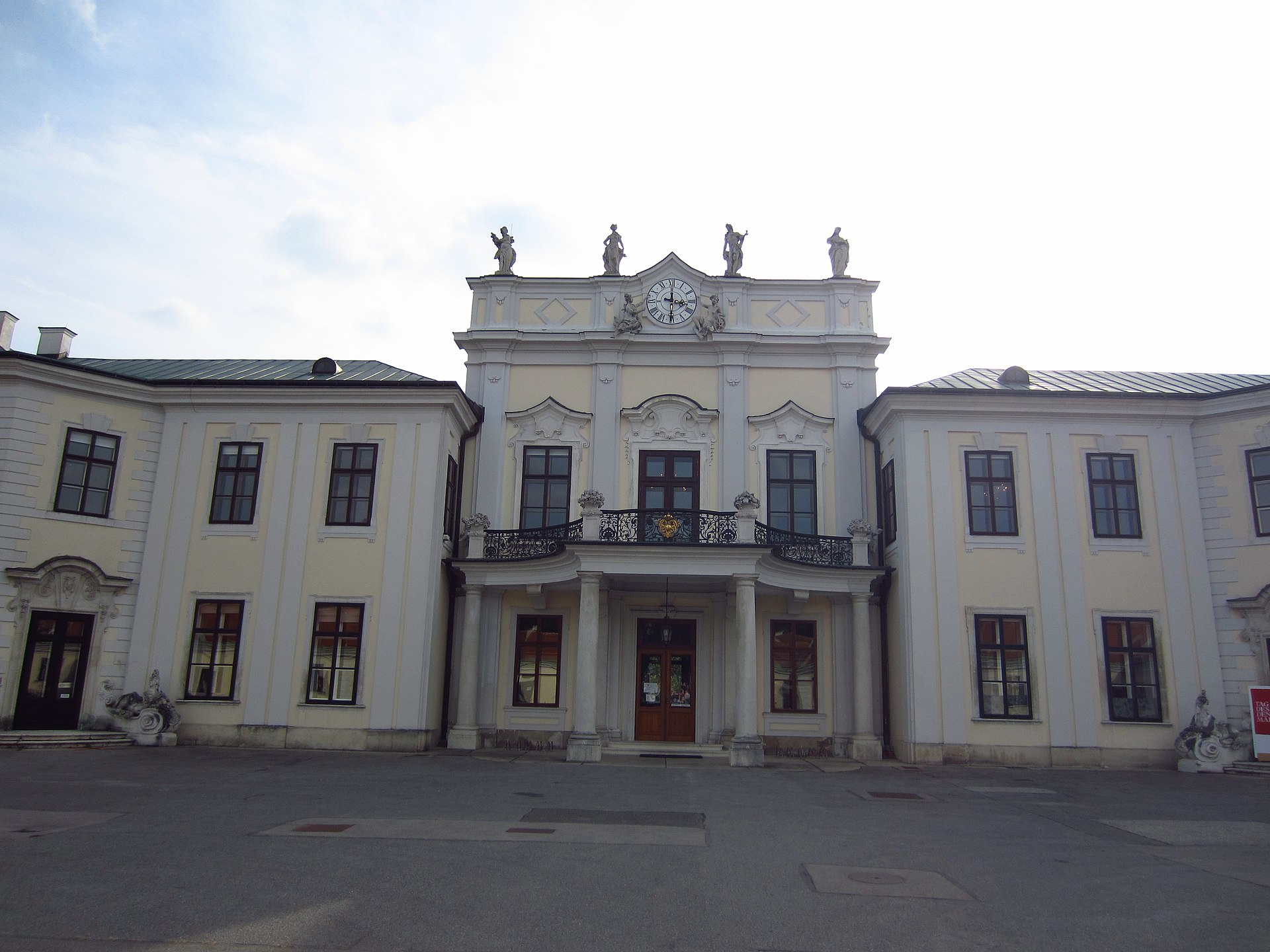 Schloss Hetzendorf baroque façade in the 12th district of Vienna — photo guide by Best Alex Shots
