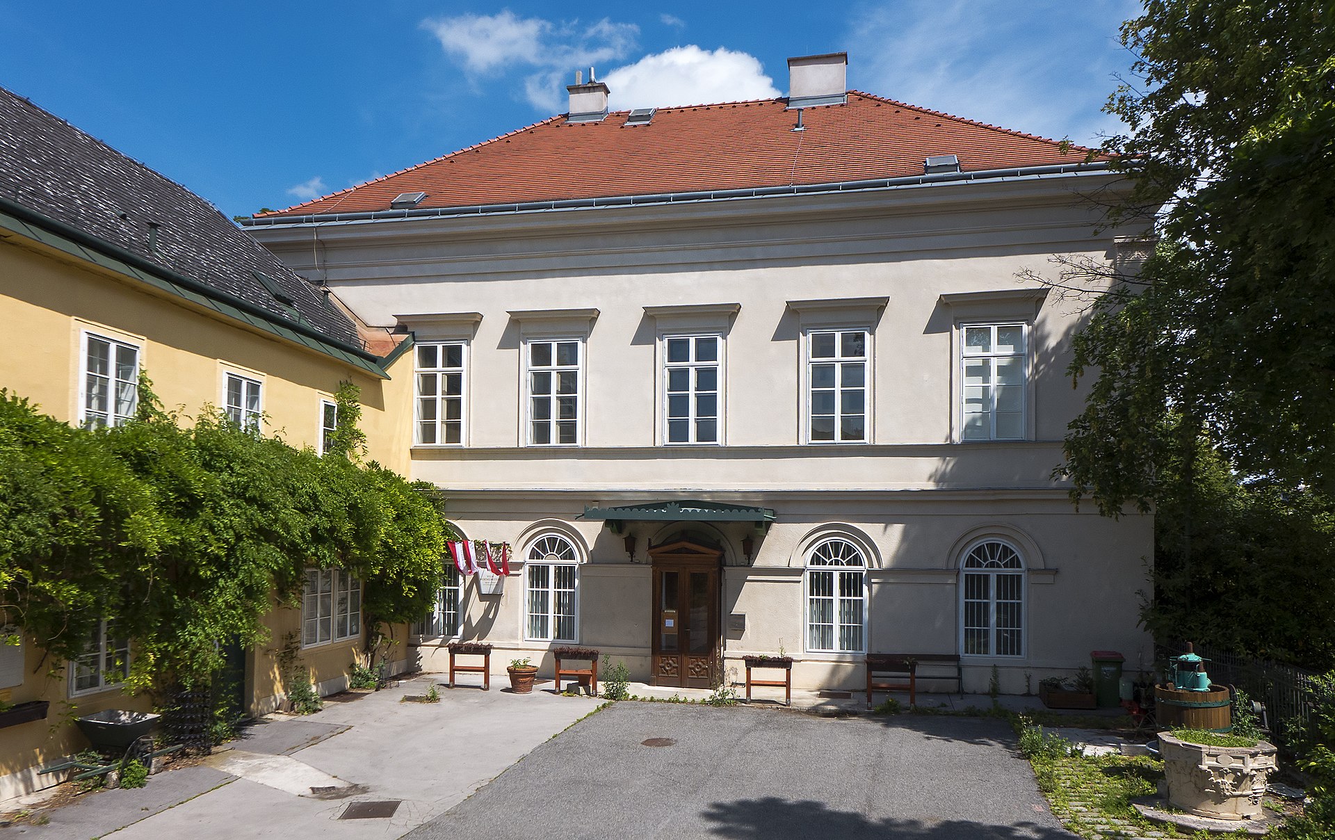 Villa Wertheimstein in its English landscape park with plane trees, Vienna 19th district — photo guide by Best Alex Shots